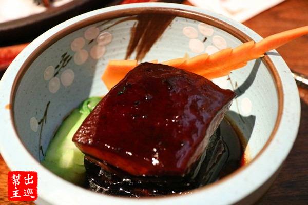 名聞遐邇的東坡肉無需多做介紹，杭州名菜之一