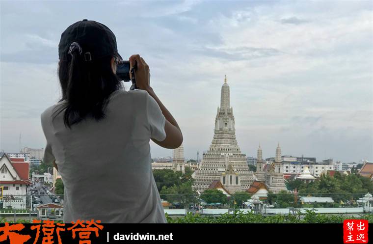 窗外就是曼谷地標鄭王廟：RIVA ARUN