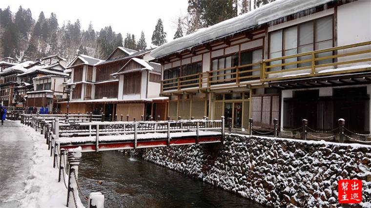 無印風木紋的旅店是『藤屋』，這可是請到日本知名建築師『隈研吾』操刀的作品